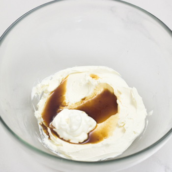 cream cheese with vanilla extract