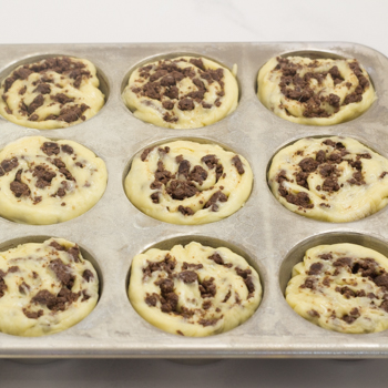 babkas in muffin tin