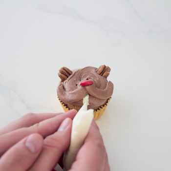 beaver cupcake how to (13 of 24)